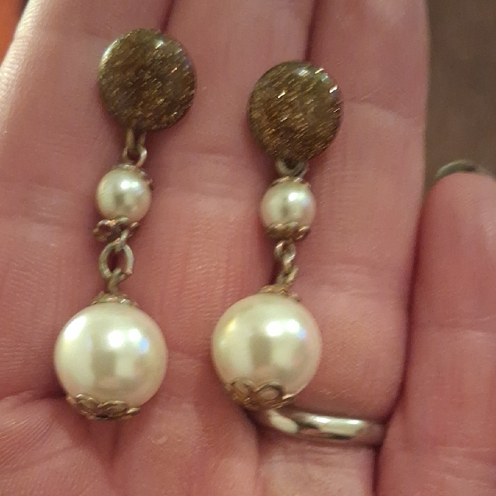 Elegant Pearl Drop Earrings - Picture 3 of 6